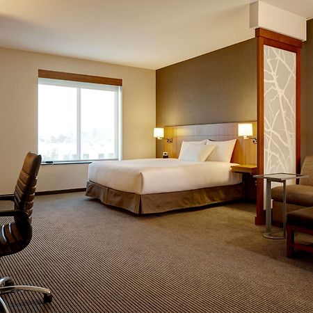 Hyatt Place Marlborough/Apex Center Екстериор снимка