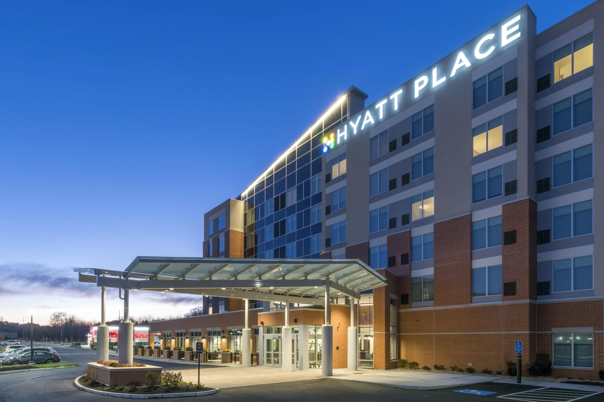 Hyatt Place Marlborough/Apex Center Екстериор снимка
