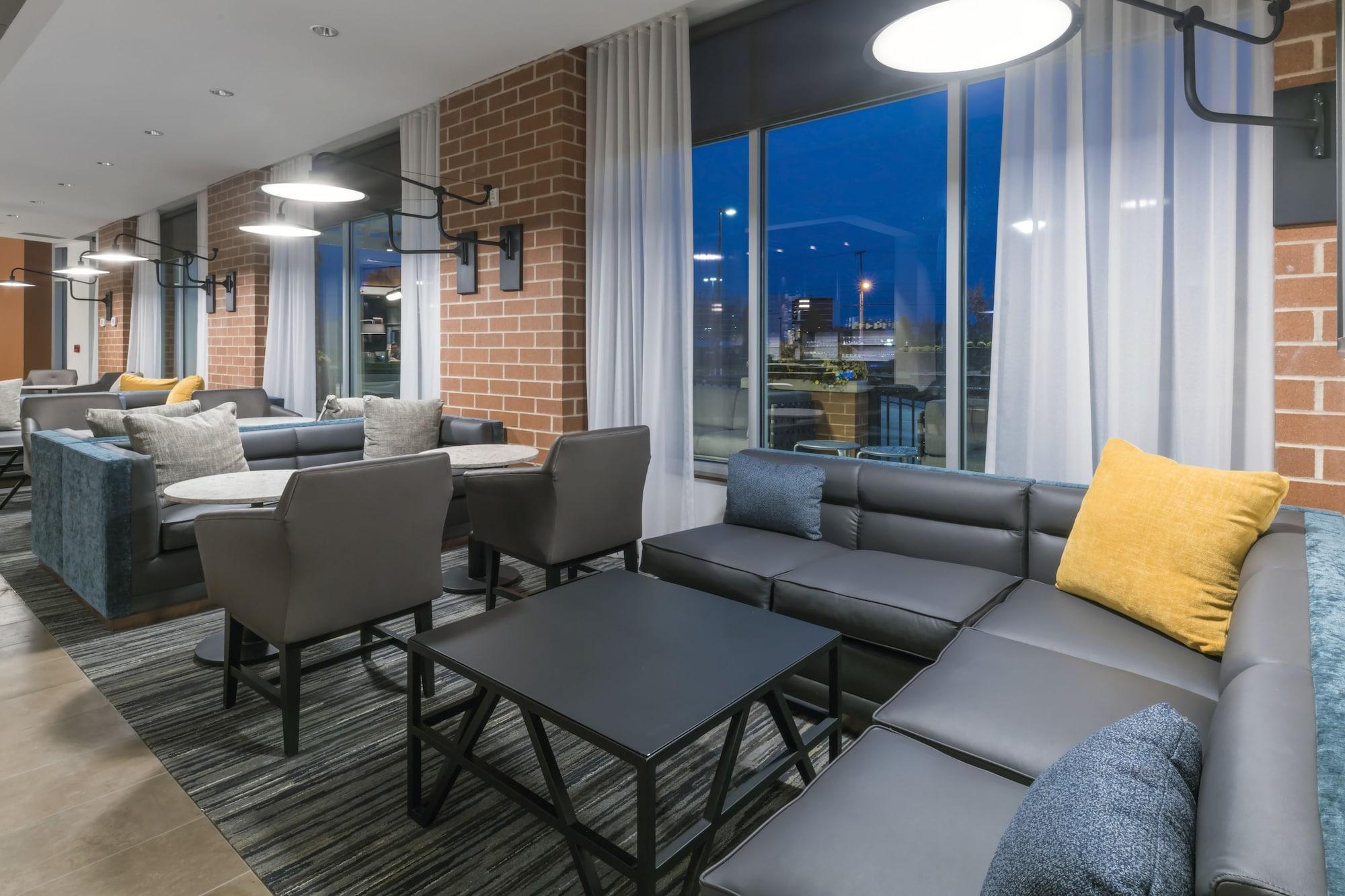 Hyatt Place Marlborough/Apex Center Екстериор снимка