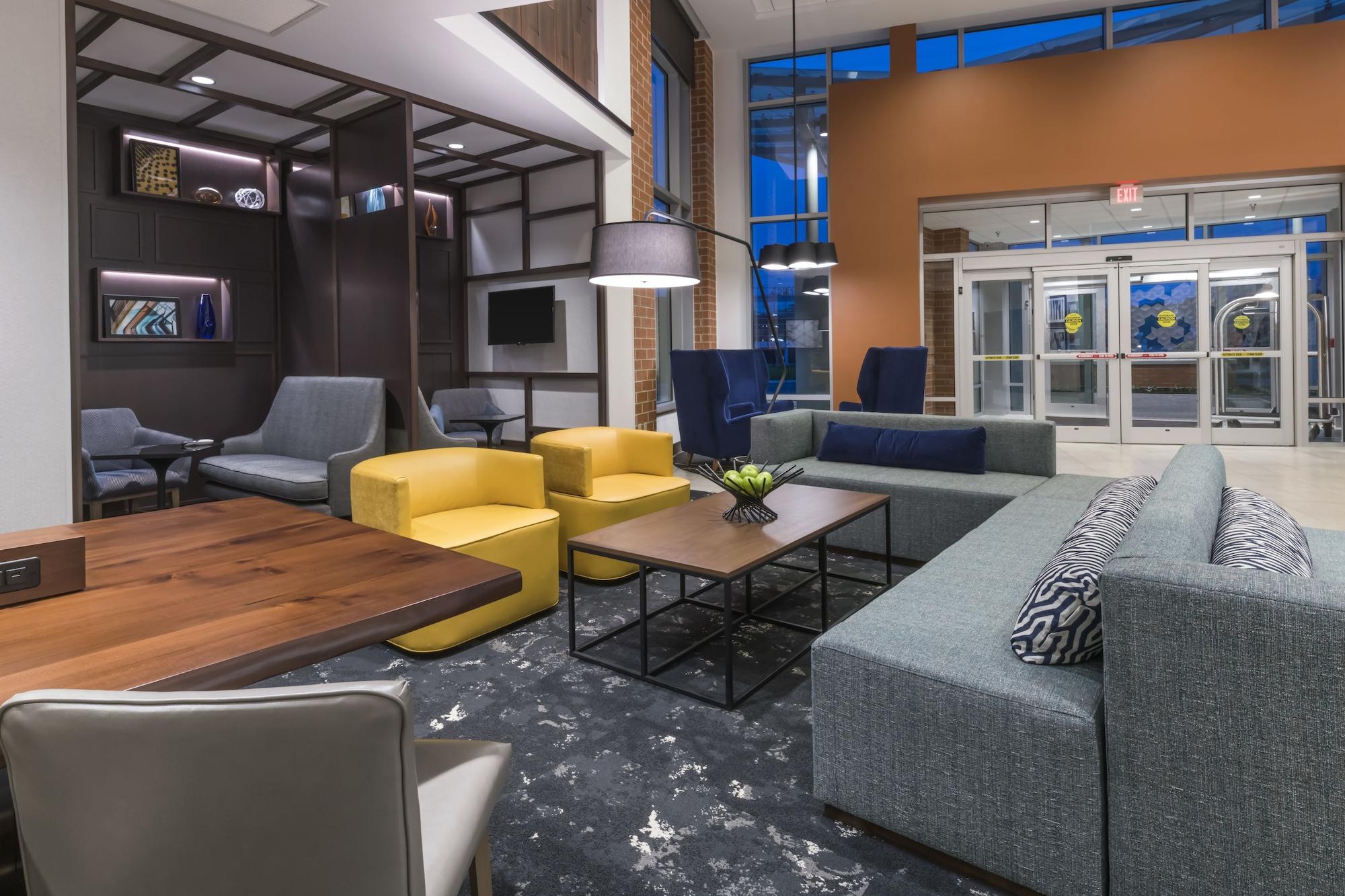 Hyatt Place Marlborough/Apex Center Екстериор снимка
