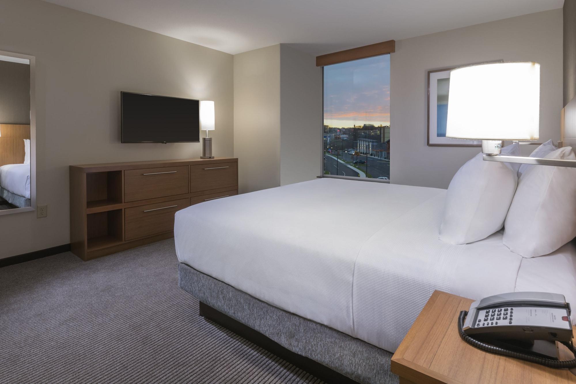 Hyatt Place Marlborough/Apex Center Екстериор снимка