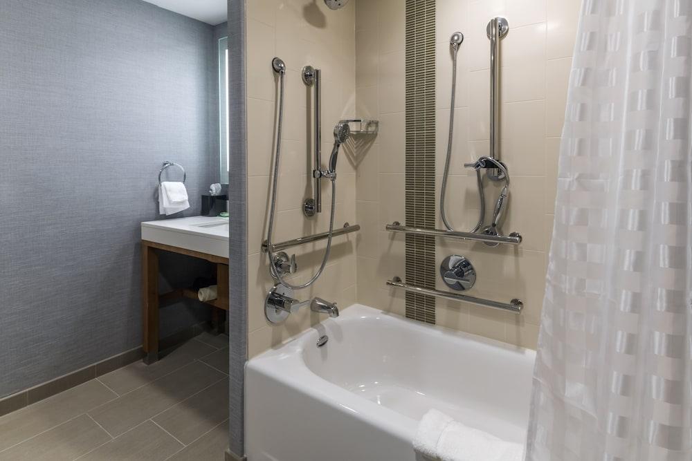 Hyatt Place Marlborough/Apex Center Екстериор снимка