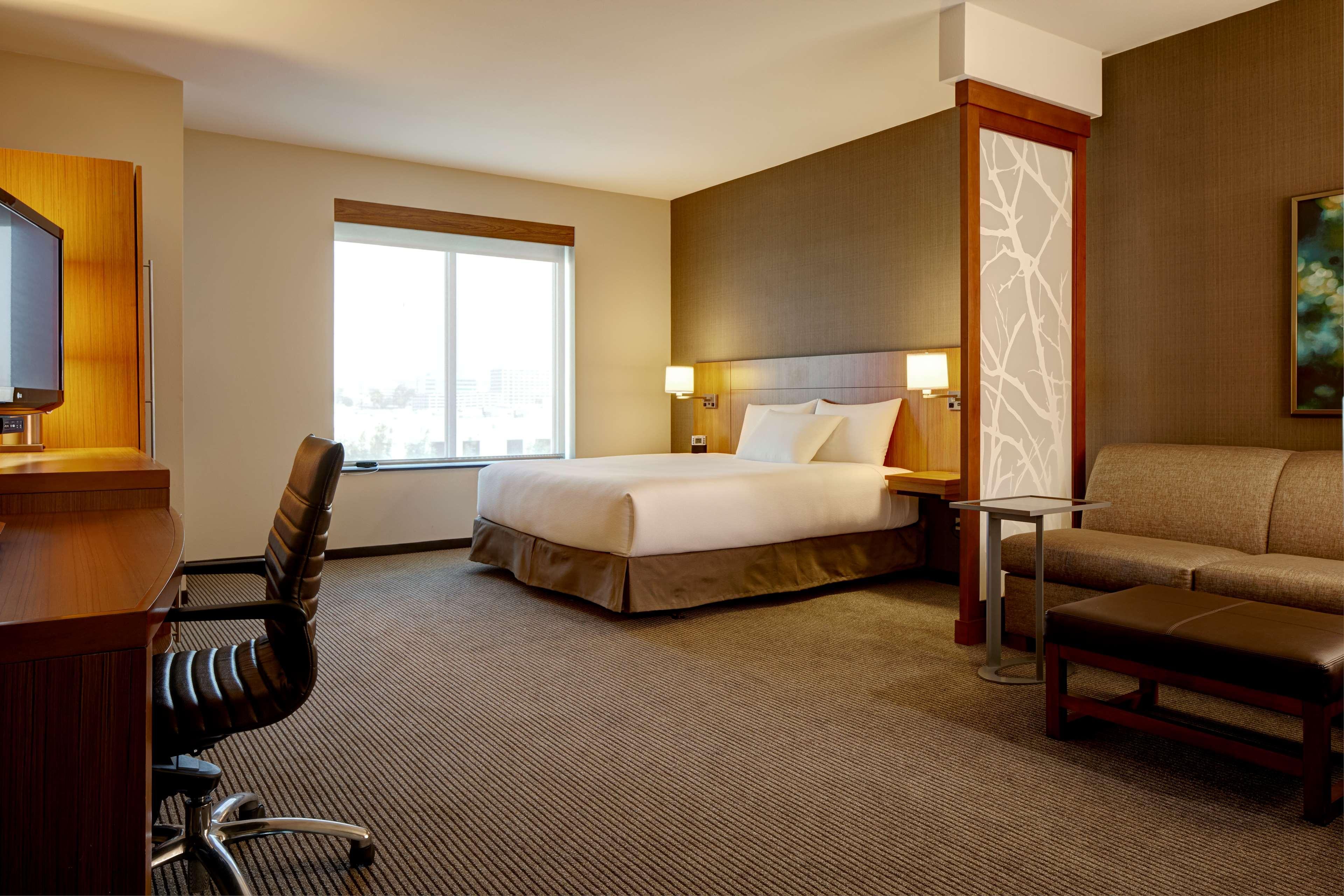 Hyatt Place Marlborough/Apex Center Екстериор снимка
