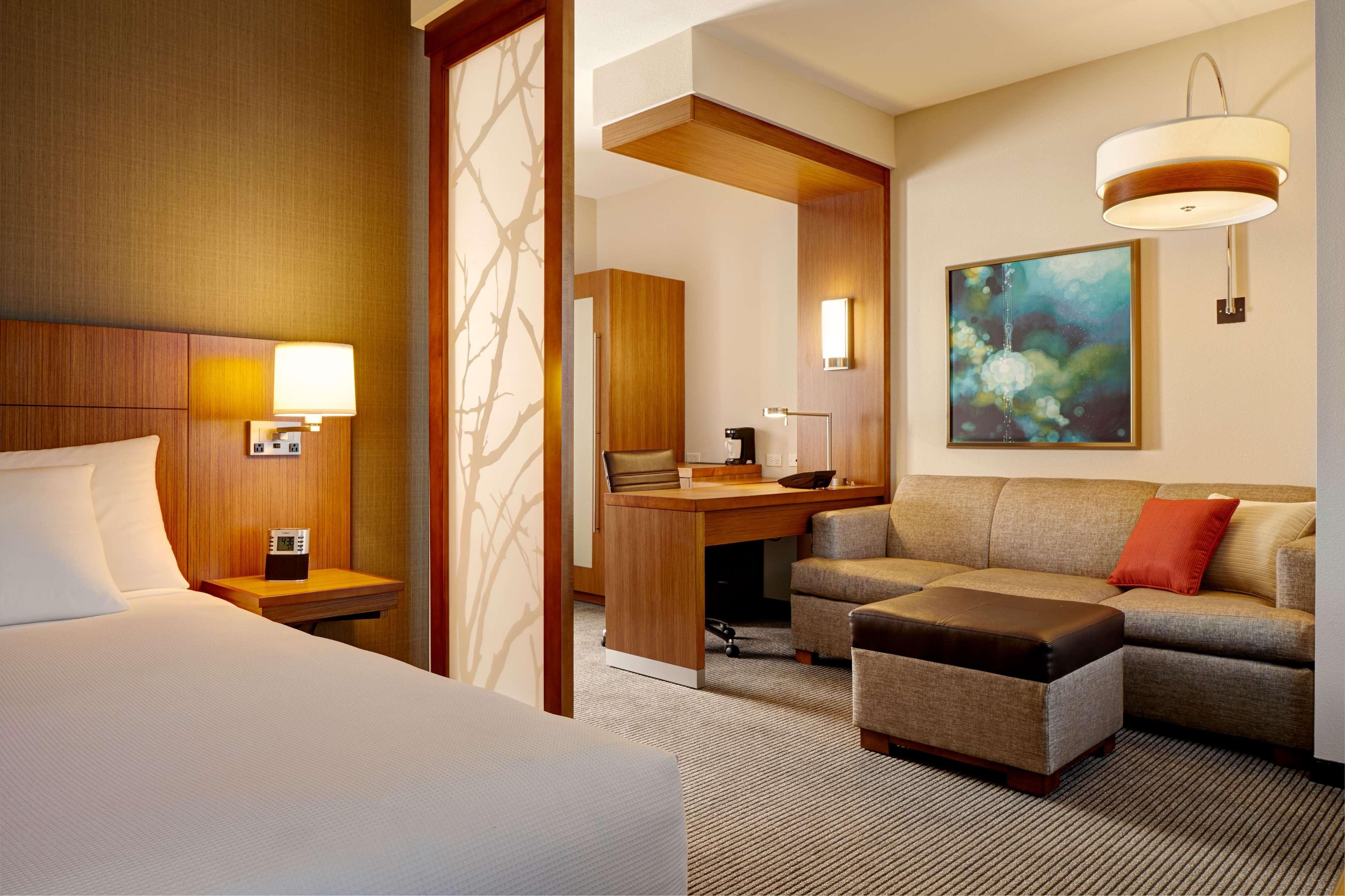 Hyatt Place Marlborough/Apex Center Екстериор снимка