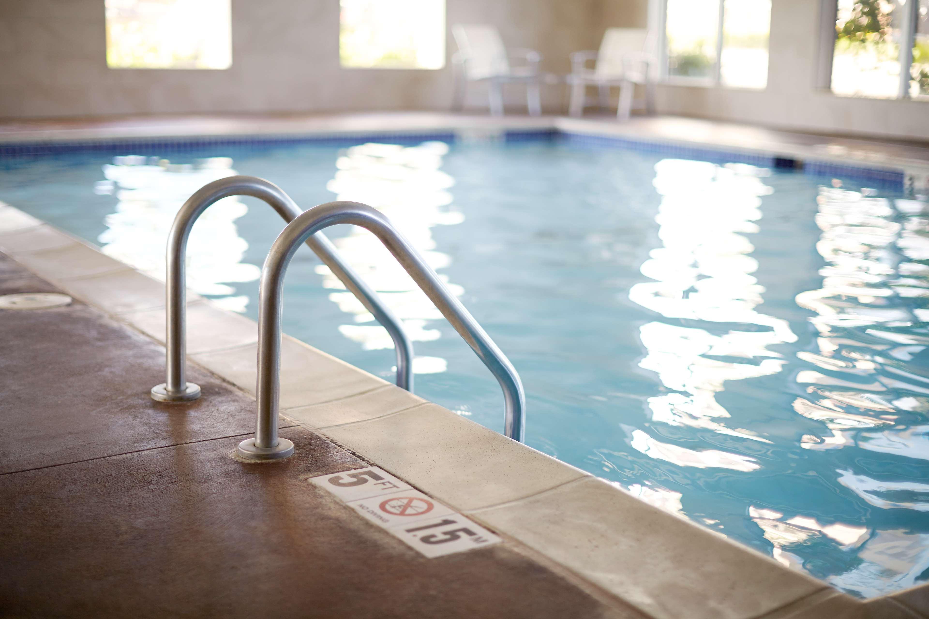 Hyatt Place Marlborough/Apex Center Екстериор снимка