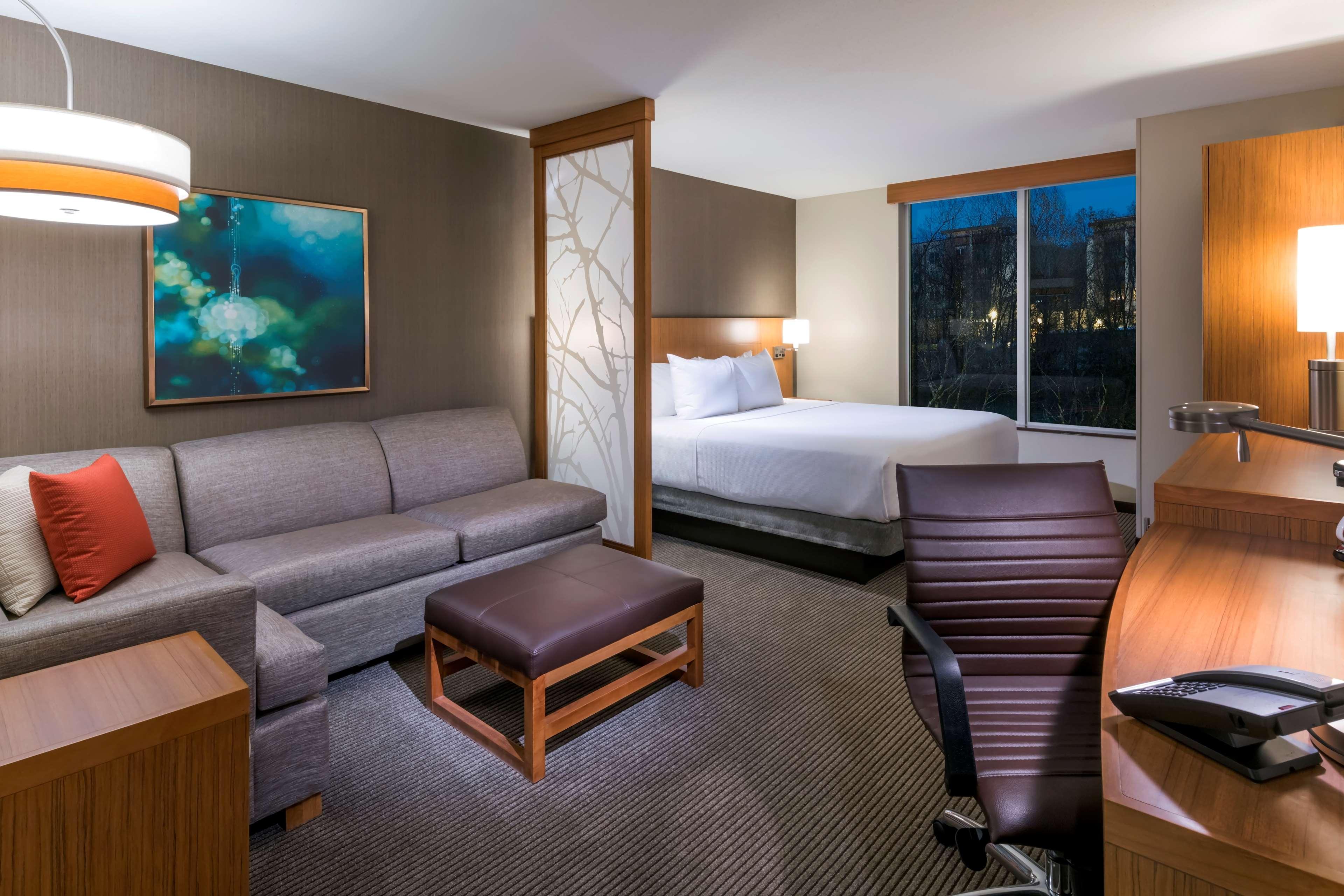 Hyatt Place Marlborough/Apex Center Екстериор снимка