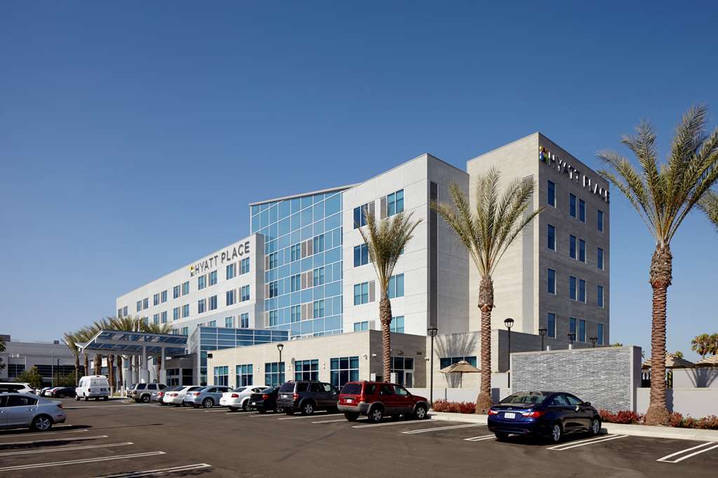 Hyatt Place Marlborough/Apex Center Екстериор снимка