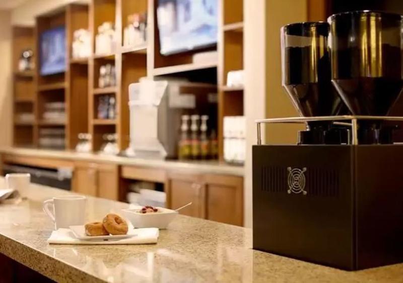 Hyatt Place Marlborough/Apex Center Екстериор снимка